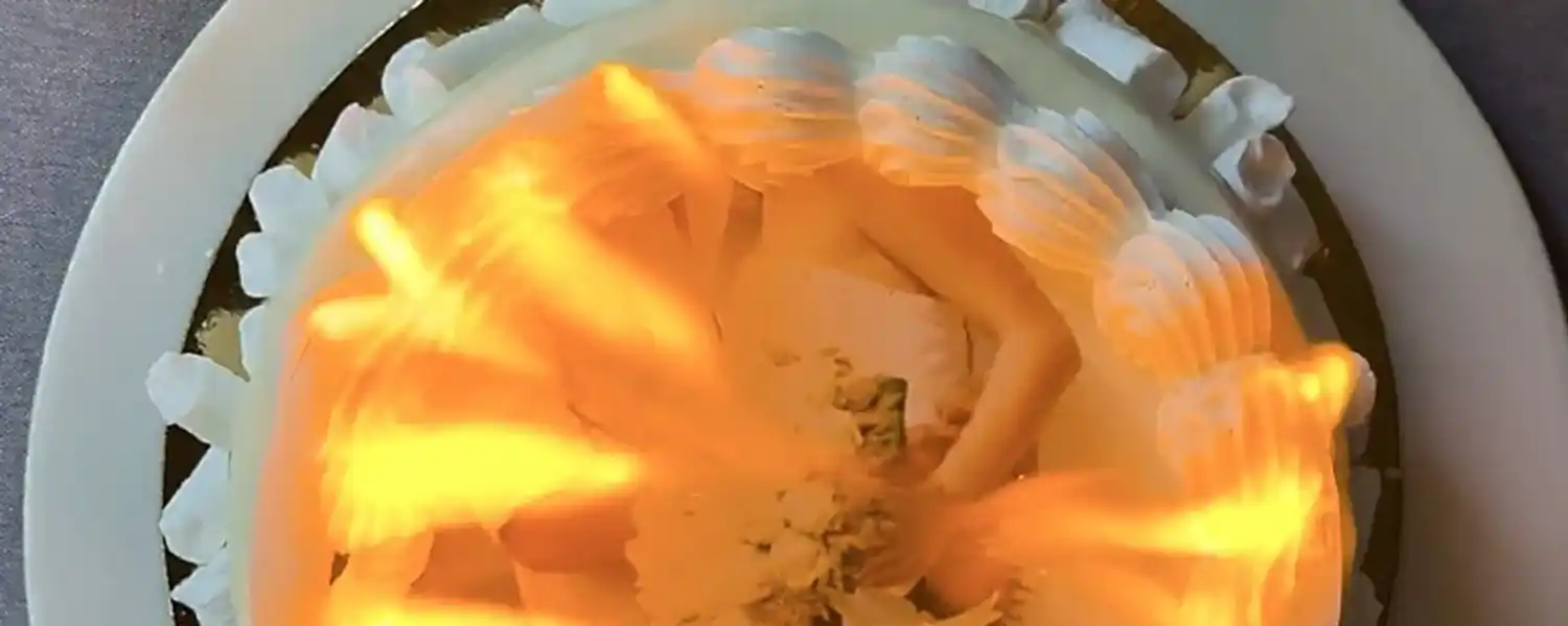 Горящие торты в ресторане «Скоморохи» Горящие торты в ресторане «Скоморохи»